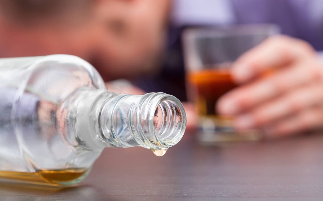 Zaszywanie alkoholika – jak zaszyć alkoholika? Co wszywają alkoholikom? Na czym polega zaszycie się?